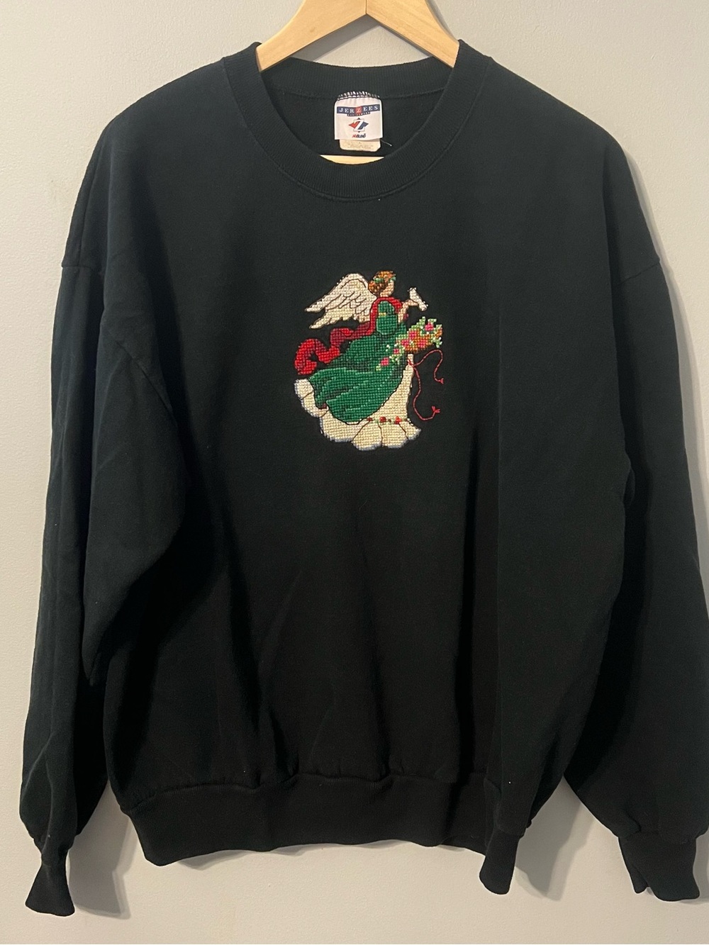 Vintage Christmas Angel Crewneck Women’s XL Cross-stitch Christmas Sweatshirt